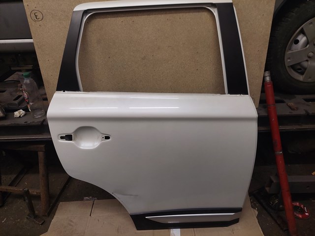 Задняя правая дверь 5730B560 MITSUBISHI
