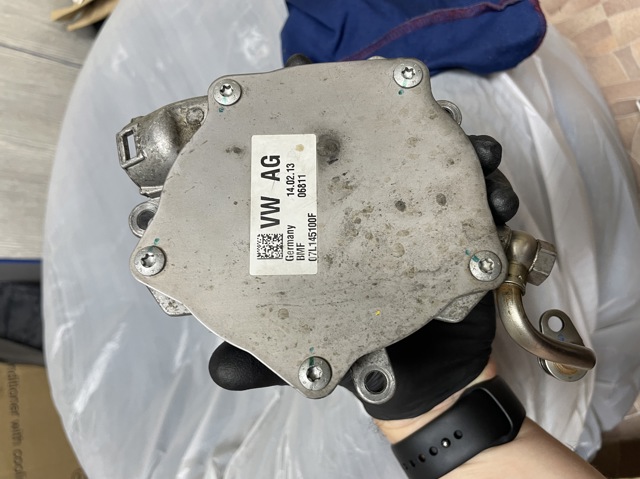VAG 07L145100F Тандемный топливный насос в наличии Киев