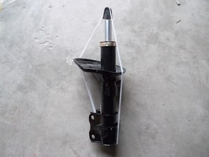 Амортизаторная стойка передняя правая M112905020 CHERY