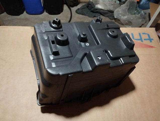 8V2110723BD FORD Полка под аккумулятор купить в Сумы