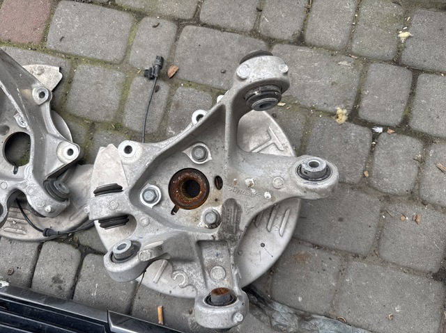 Цапфа - поворотный кулак задний, правый 104441600F Tesla Model