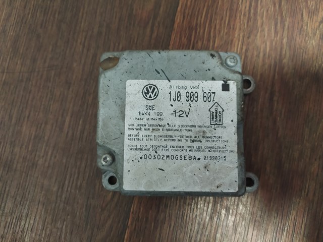 Модуль-процессор управления подушкой безопасности (ЭБУ AIRBAG) 1J0909607 VAG