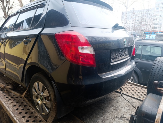 VAG 5J6807421H Задний бампер в наличии Черкассы