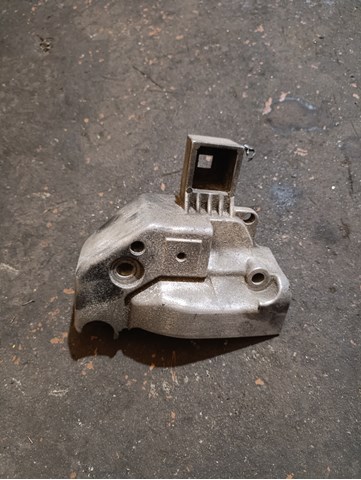 Кронштейн опоры двигателя 8200111324 RENAULT