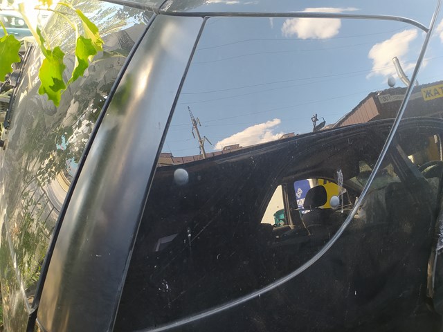 Стукло багажника, правое A1636700812 MERCEDES
