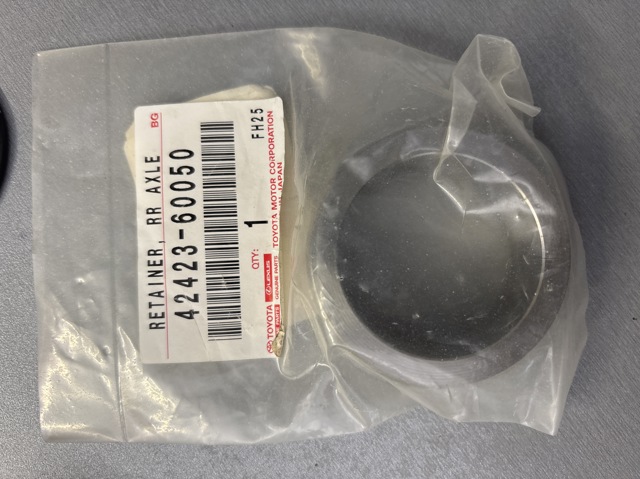 4242360050 TOYOTA Кольцо стопорное подшипника задней полуоси купить в Львов