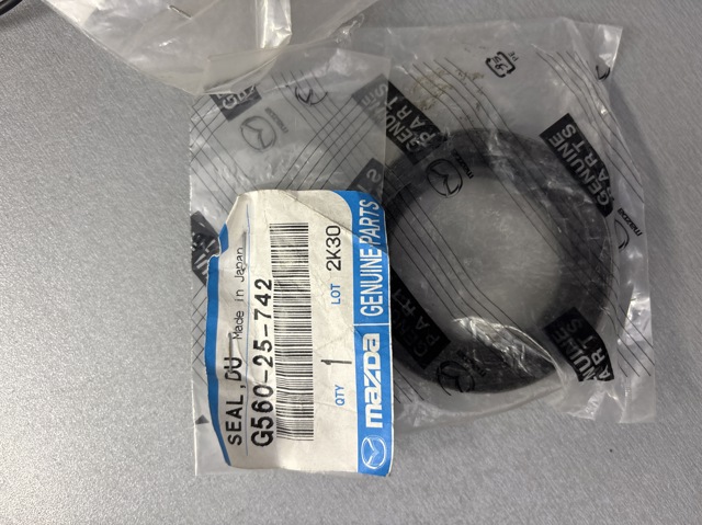 MAZDA G56025742 Правый сальник полуоси в наличии Полтава