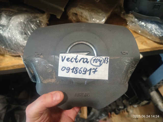 Подушка безопасности водителя 09186917 OPEL