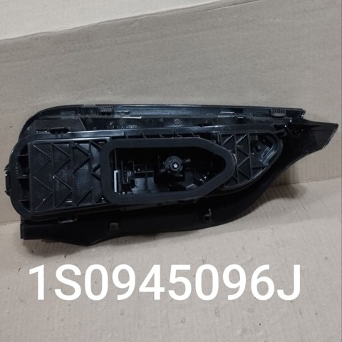 VAG 1S0945096J Задний фонарь в наличии Черкассы