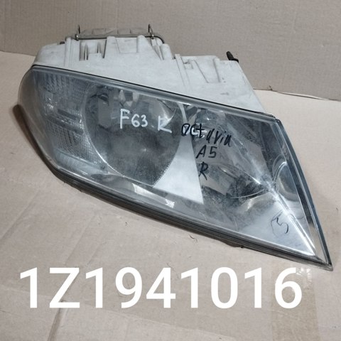 Вставка фары правой Шкода Октавия II A5