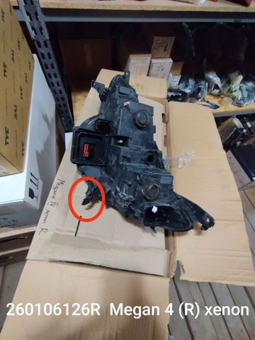 RENAULT 260106126R Правая фара в наличии Чернигов