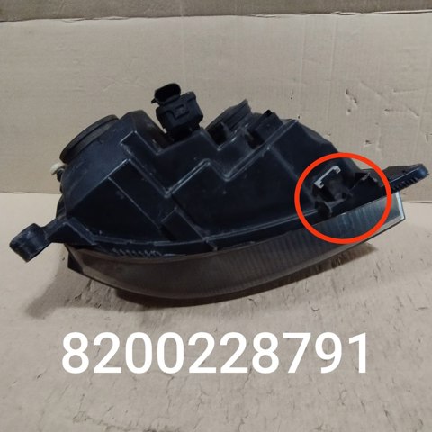 RENAULT 8200228791 Левая фара в наличии Черновцы