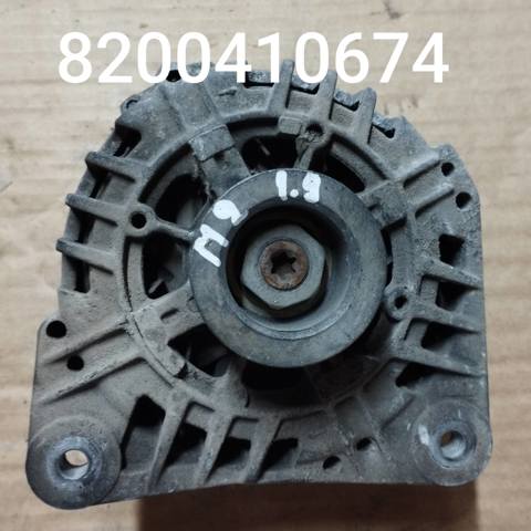 Автомобильный генератор 8200410674 RENAULT