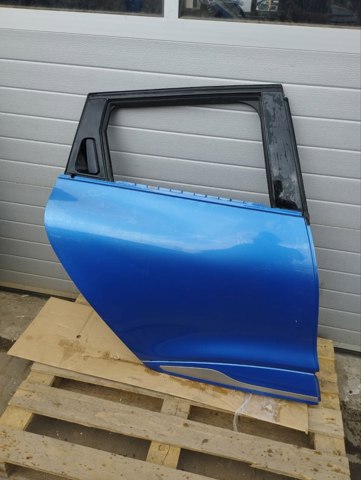 Дверь пассажирская задняя правая 821004962R RENAULT