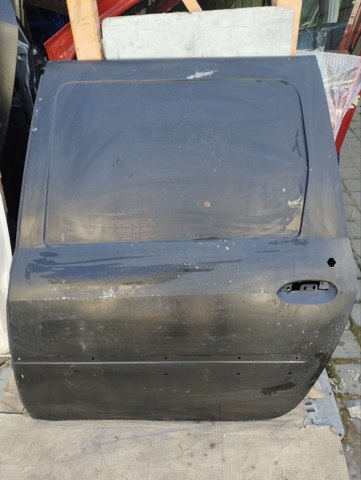 Задняя левая дверь 821017307R RENAULT