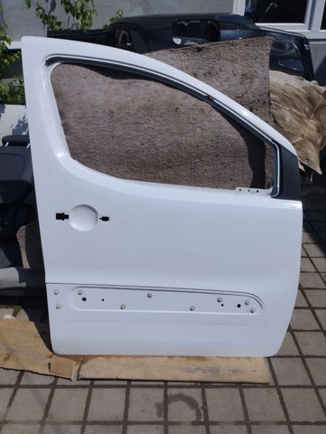 Пассажирская передняя дверь 9004Z6 PEUGEOT