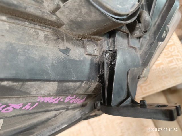 FORD GK2113D152BA Правая фара в наличии Украина