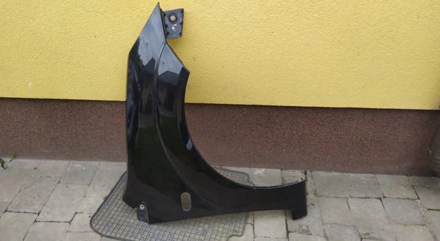 Боковая часть передняя правая 1528047 FORD
