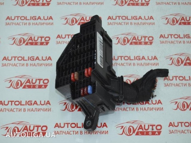 1K1941824 Блок предохранителей купить Ирпень