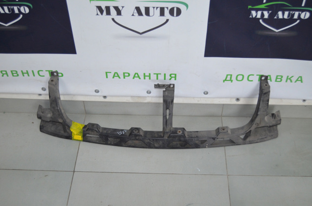 Кронштейн бампера переднего, центральный 3B0807469C VAG