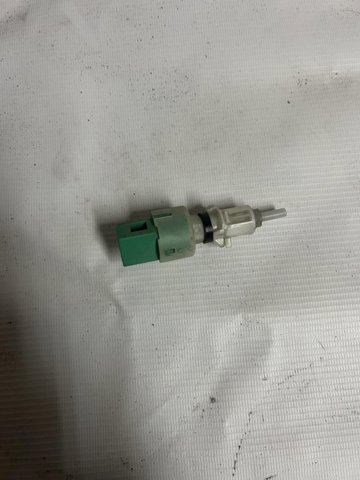 Датчик включения сцепления 51824727 FIAT