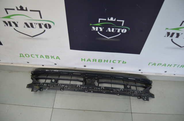 Решетка переднего бампера, центральная 83A807683C VAG