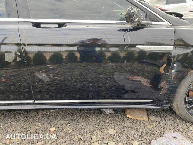 Пассажирская передняя дверь GD9Z5420124B FORD