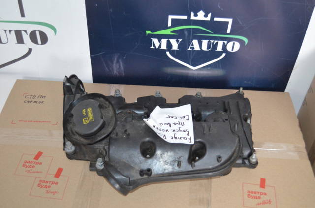 Крышка клапанная, правая LR029146 LAND ROVER
