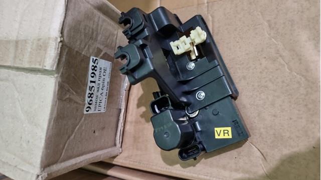 Замок задней правой двери  96851985 GM