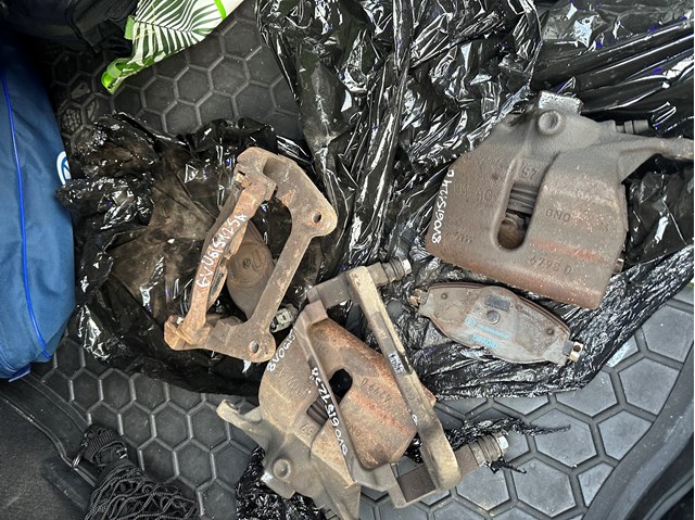 VAG 8V0615125A Скоба суппорта в наличии Сумы
