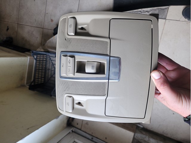 Плафон освещения кабины A1669062301 MERCEDES