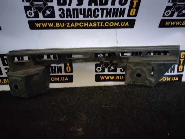 VAG 1T0807889B Кронштейн бампера переднего левый в наличии Павлоград