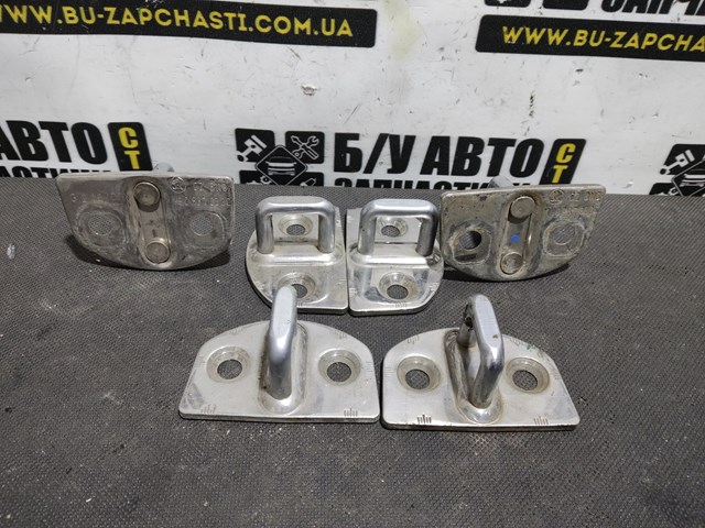 Петля-зацеп (ответная часть) замка двери задней 1U0837033C VAG