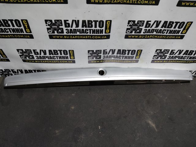 VAG 1U6827577N Молдинг крышки багажника в наличии Николаев