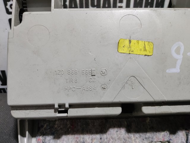Отсек для очков 1Z0868565E VAG
