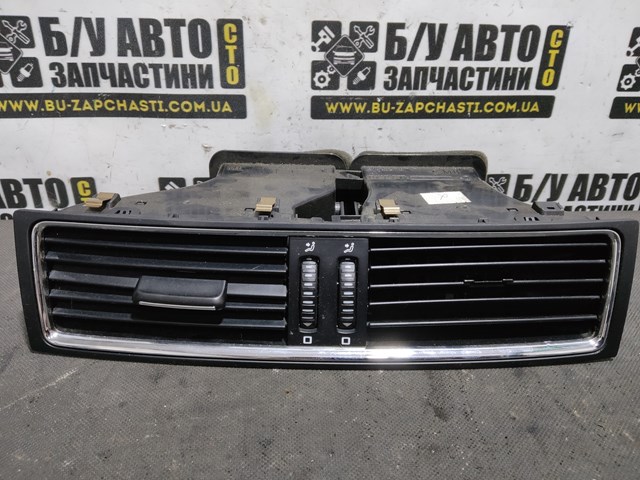 Решетка вентиляции салона на "торпедо" 3T0820951A VAG