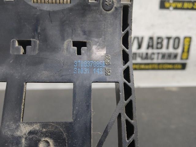 Держатель наружной ручки двери, передней правой 3T0837885E VAG