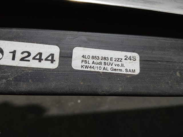 Молдинг опускного стекла двери передней, левой 4L0853283E VAG