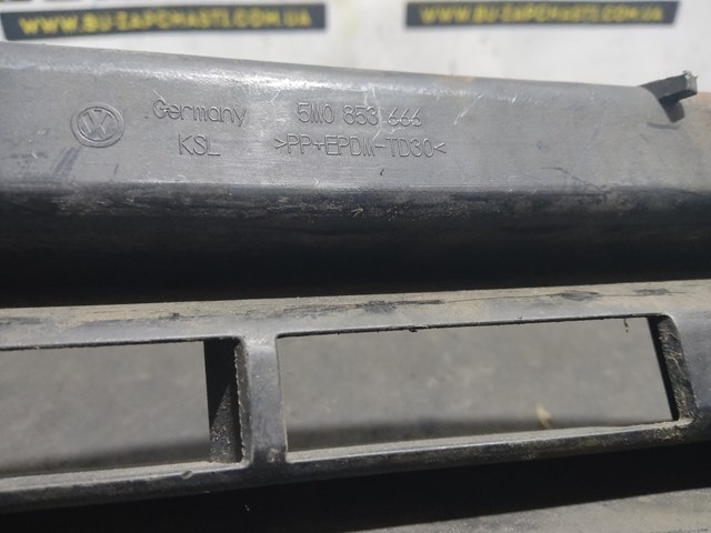 Заглушка ПТФ бампера переднего правая 5M0853666 VAG