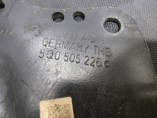 Рычаг/тяга задней подвески продольный нижний, правый 5Q0505226C VAG