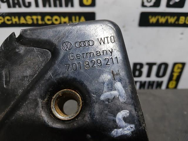 Замок пятой двери 701829211 VAG