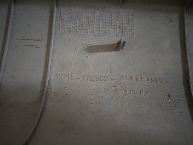 Бампер задний, центральная часть YC1517E962