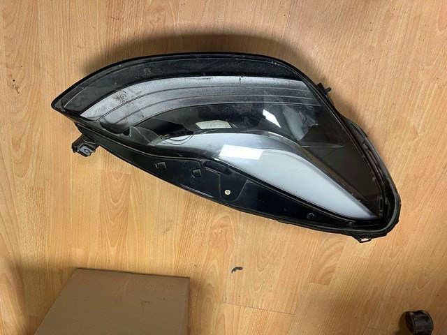 Фара передняя правая 107737200K Tesla Model