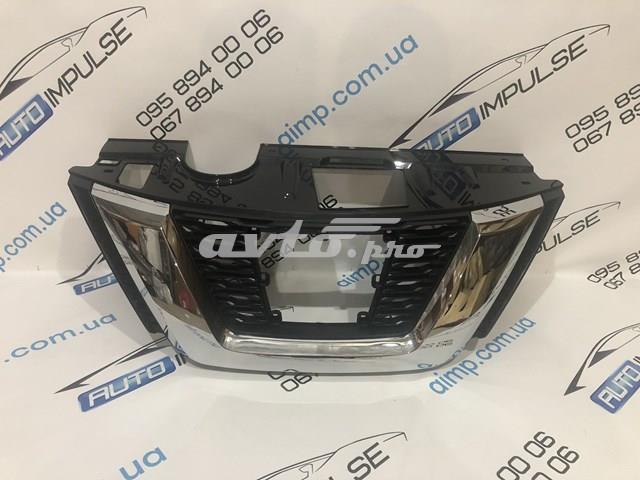 Решетка радиатора 623106FL0E NISSAN
