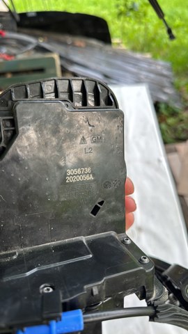 Замок двери задней левой 13533609 GM