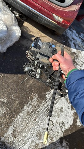 Замок двери водителя 13533684 GM