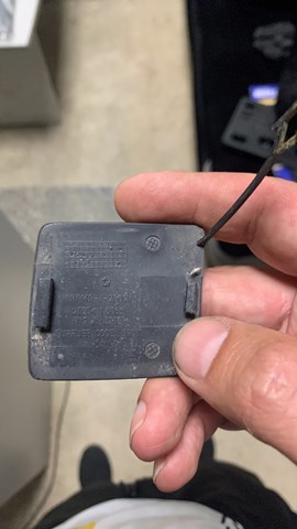 Заглушка бампера буксировочного крюка, задняя 68109904AA CHRYSLER