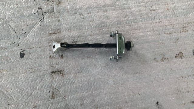Ограничитель открывания двери, передний 68610F4030 TOYOTA