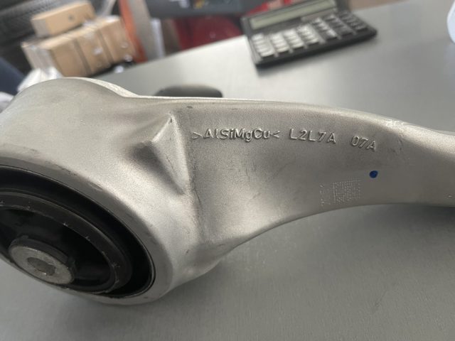 LAND ROVER LR152745 Рычаг передней подвески нижний левый в наличии Ирпень