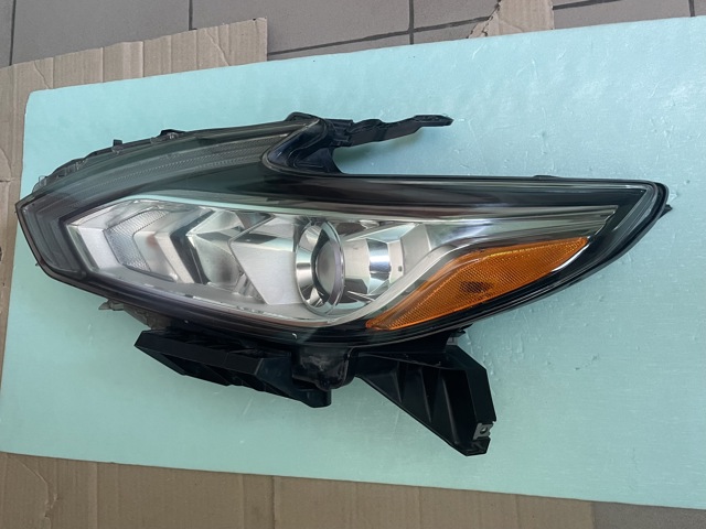 Блок фара левая 260609HS0A NISSAN